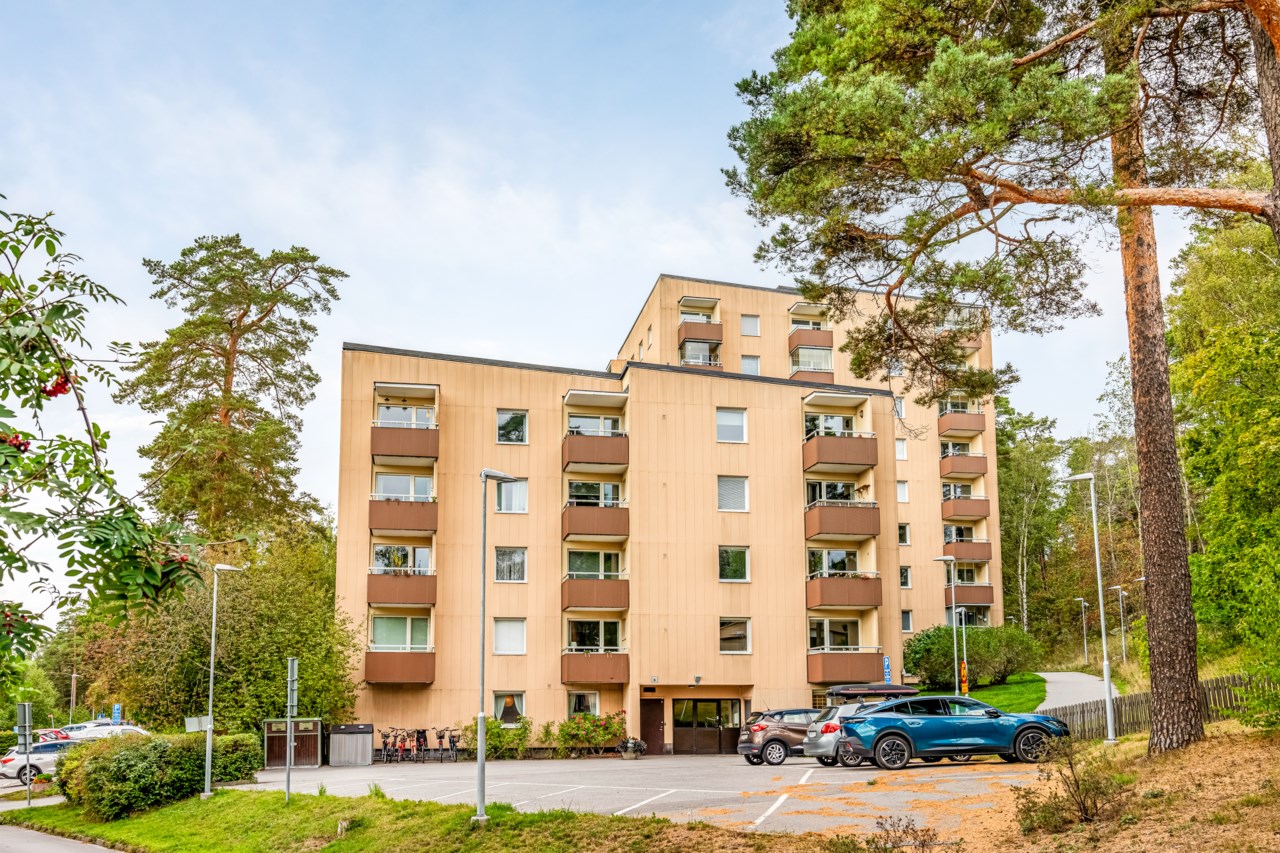 Hägernäsvägen 2