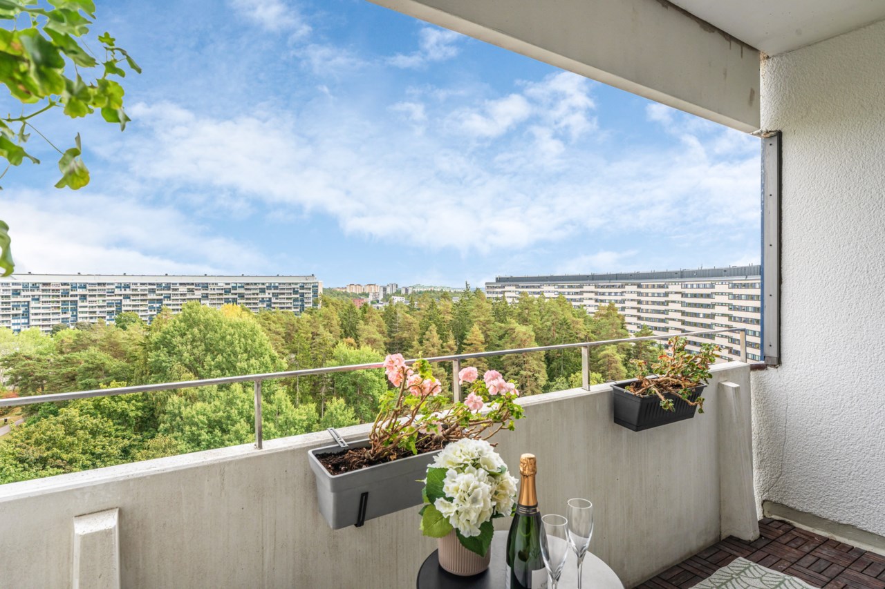 Kometvägen 23, högst upp