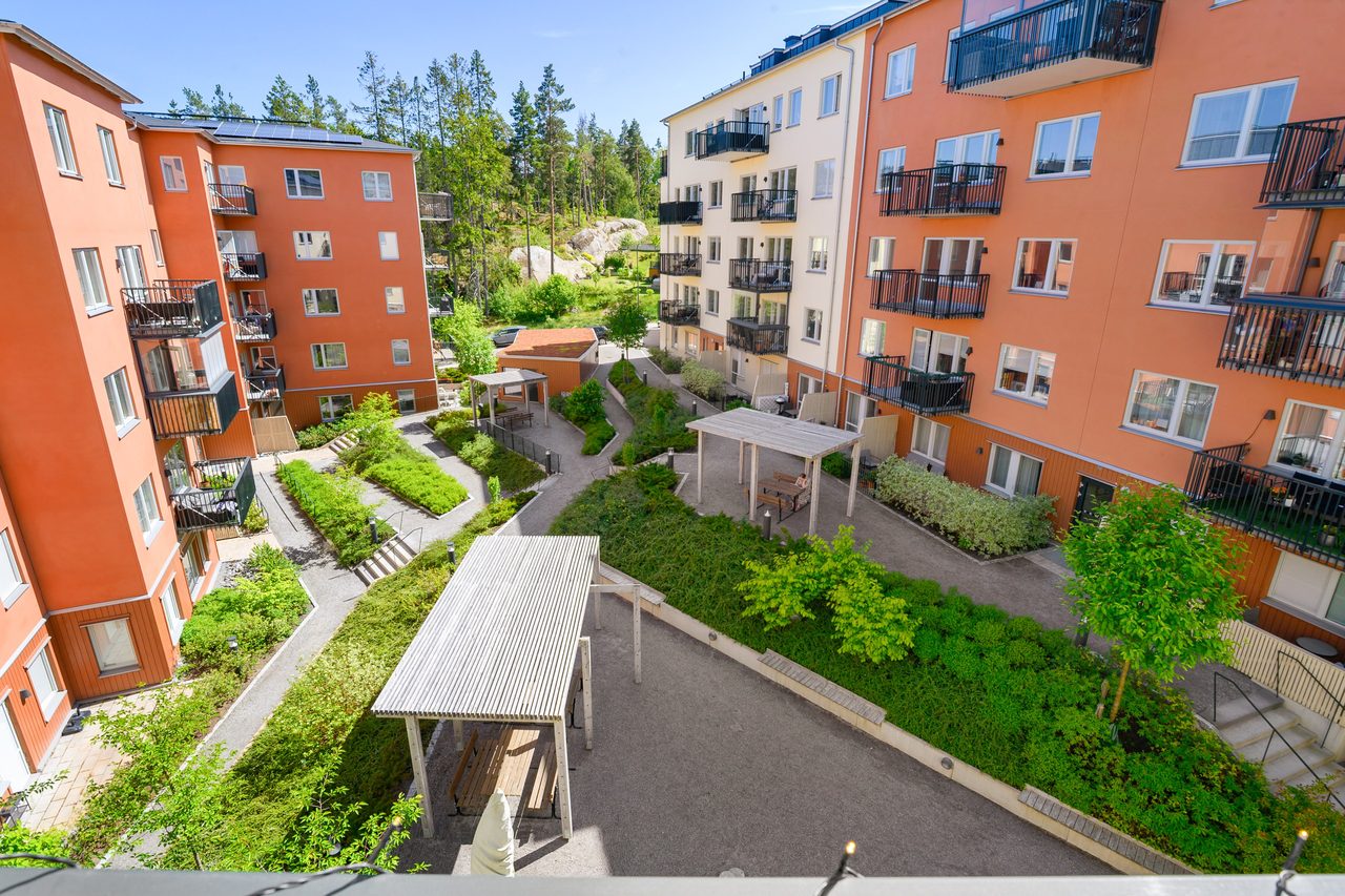 Välskött och lummig innergård
