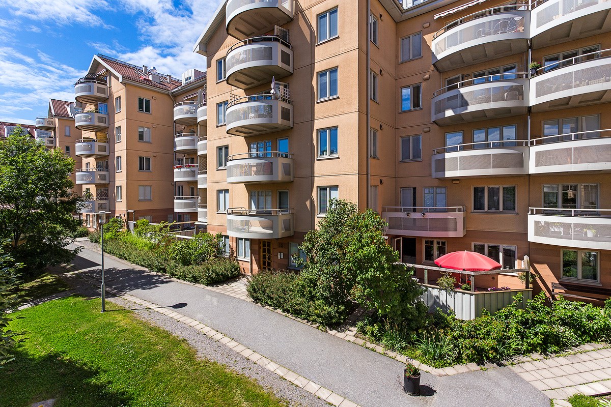 Mäster Simons väg 18