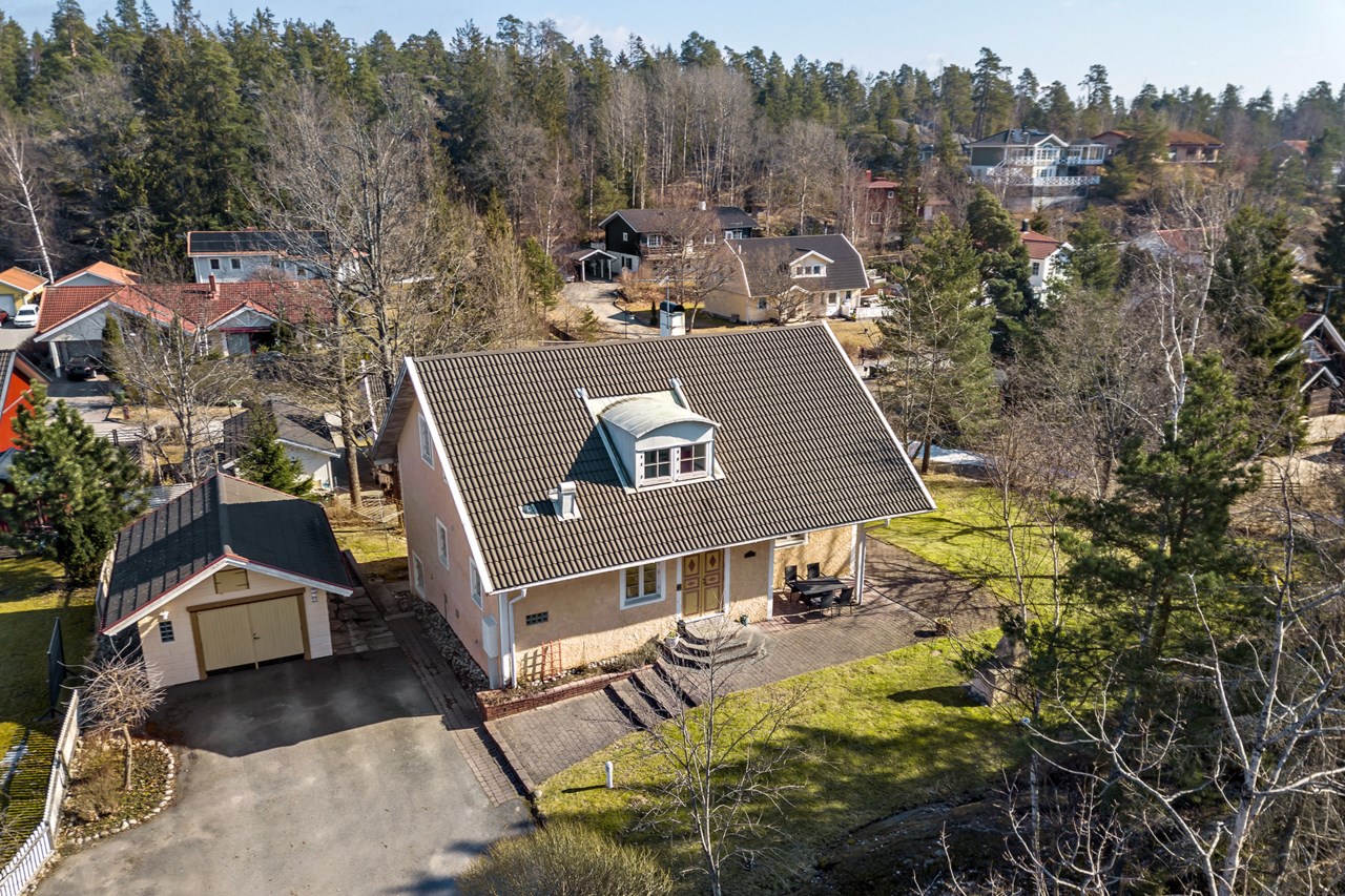 Komedivägen 11