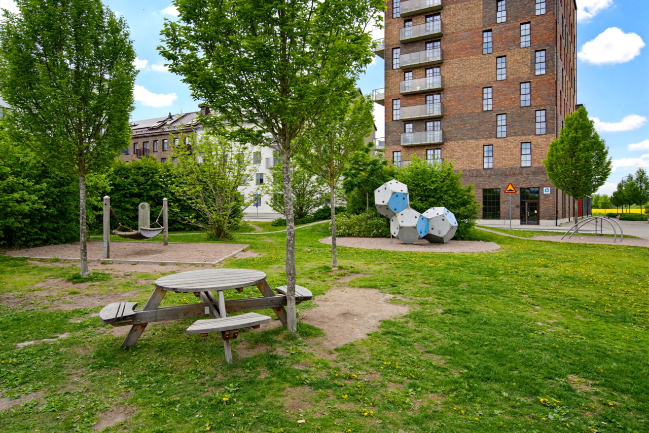 Blandargatan 8