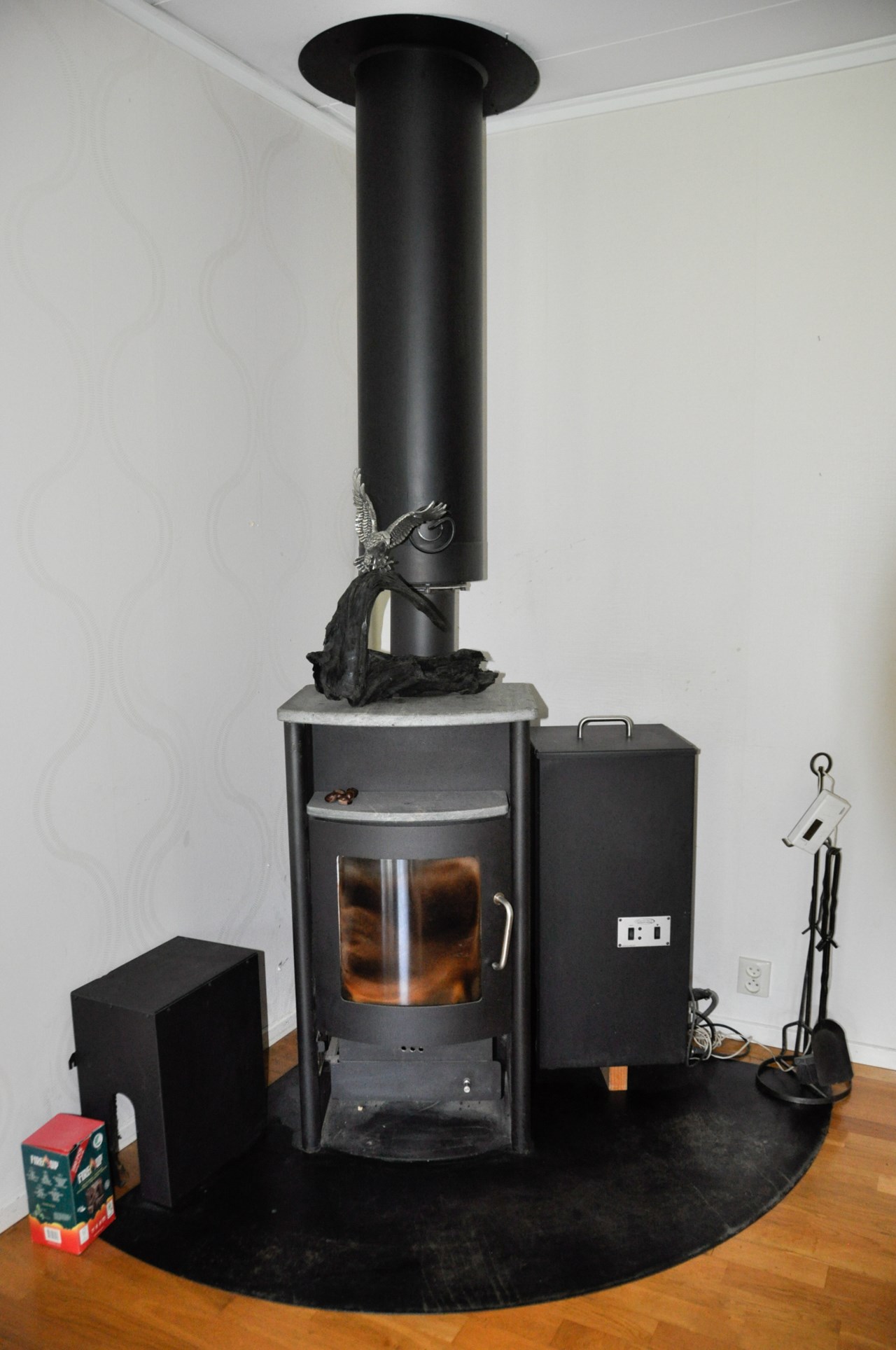 pelletskamin i allrum/tv-rum