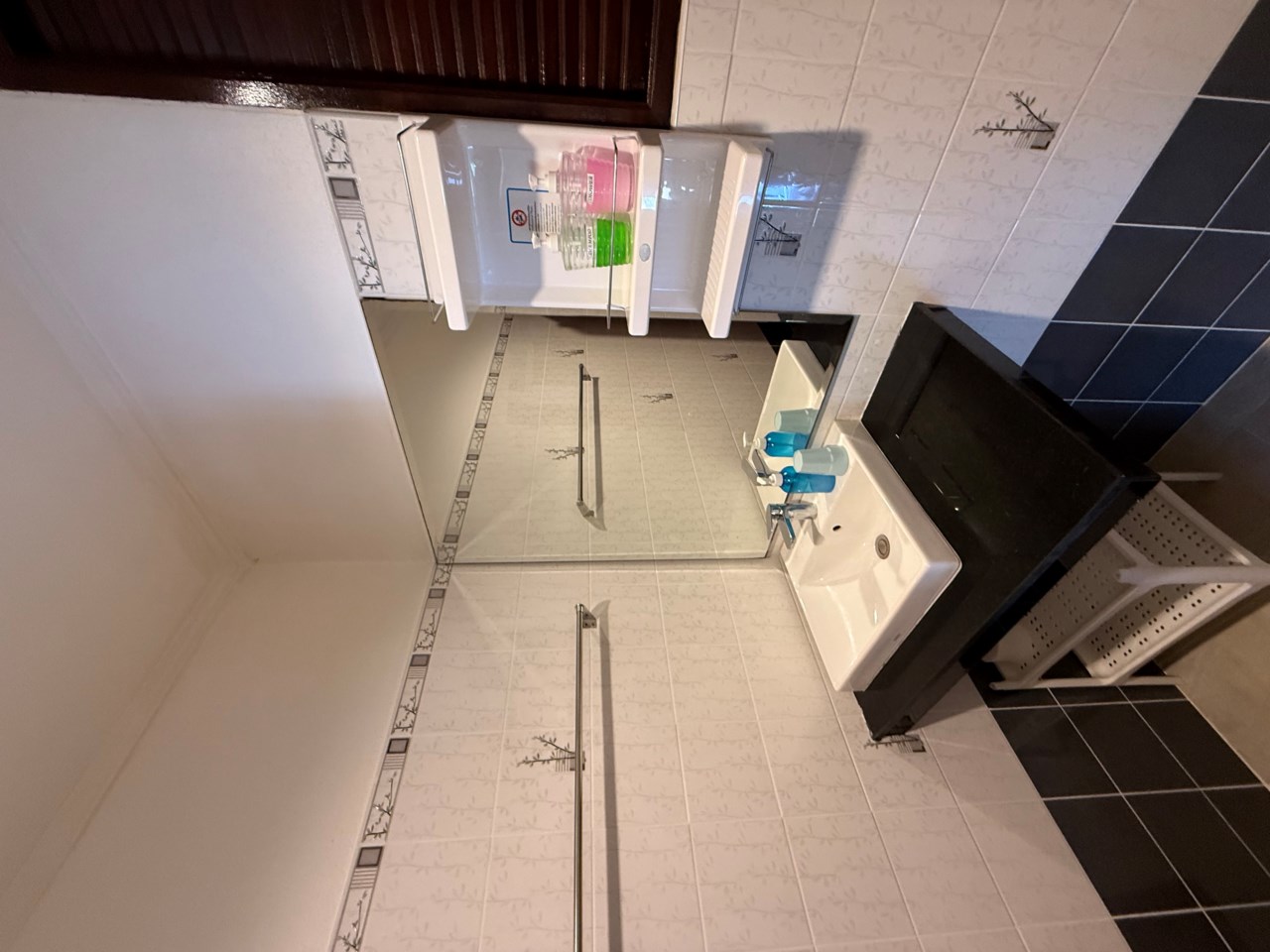 Whiteflower Apartment B1