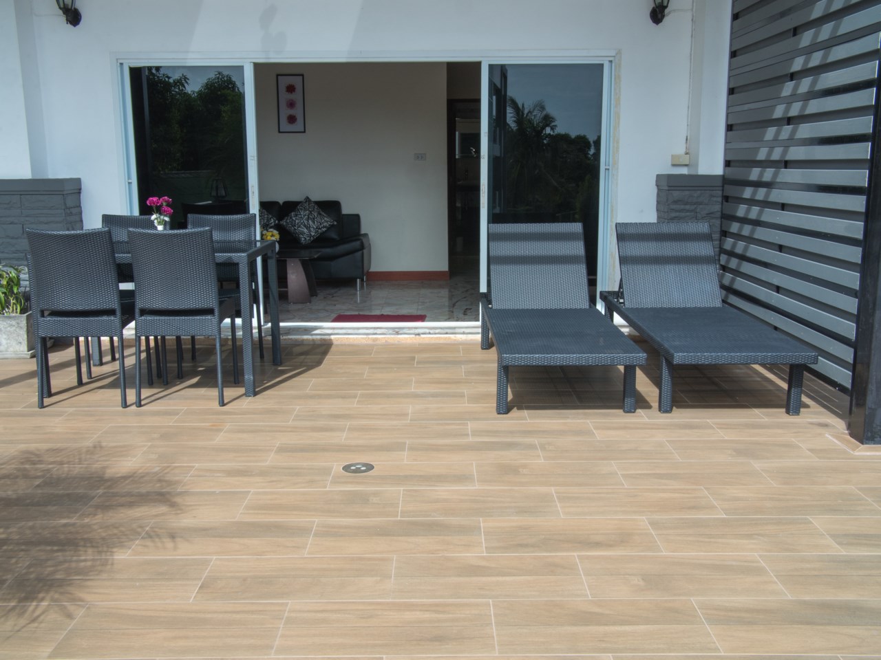 Whiteflower Apartment B1