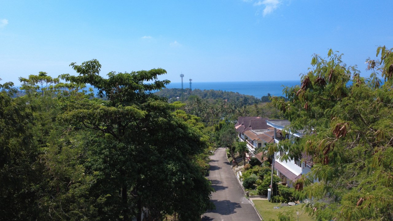 Top of the hill, Garden Hill