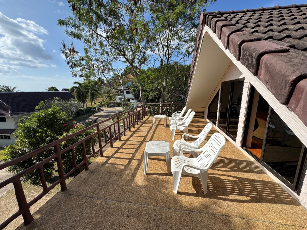 Top of the hill, Garden Hill