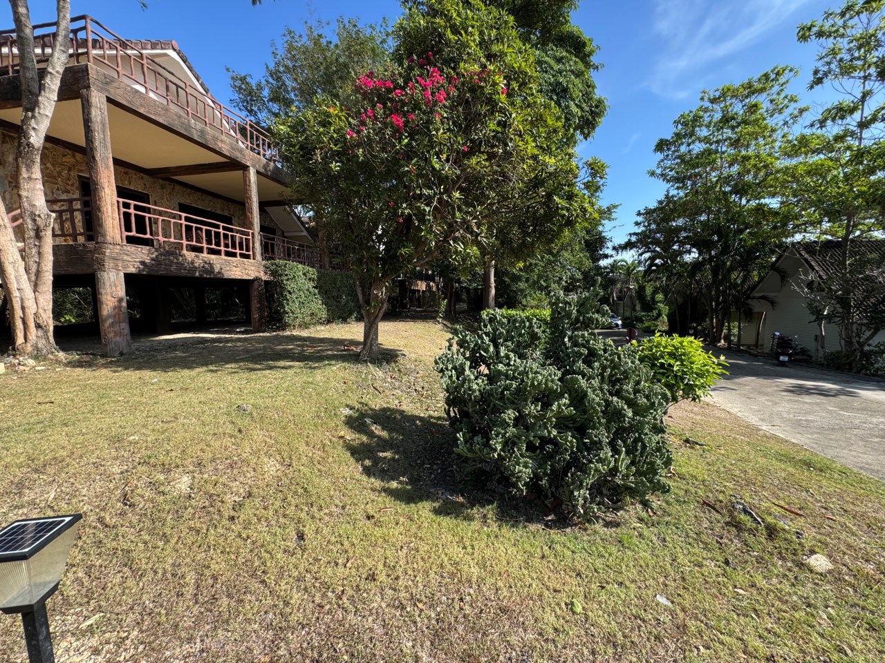 Top of the hill, Garden Hill
