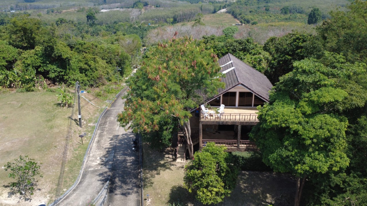 Top of the hill, Garden Hill