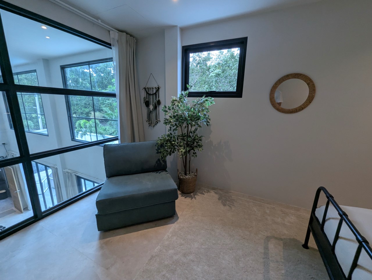 Backyard Villa 908