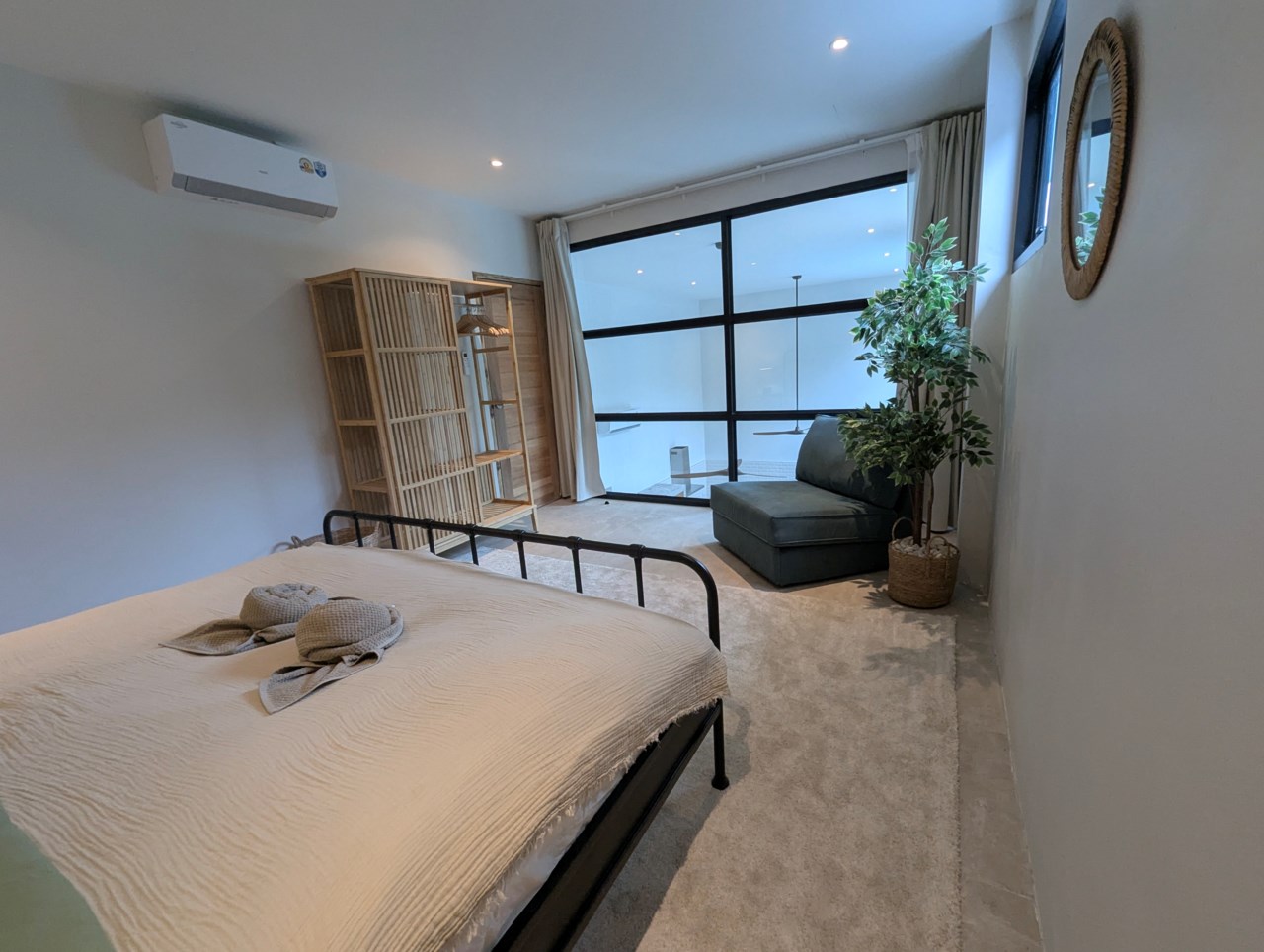Backyard Villa 908
