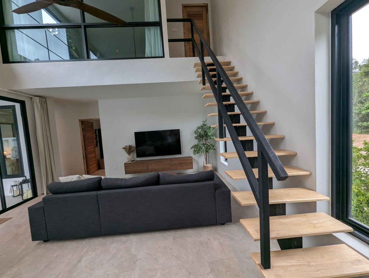 Backyard Villa 908