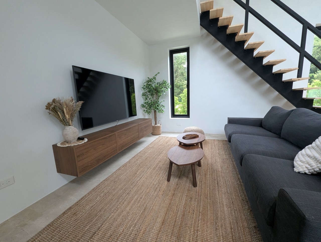 Backyard Villa 908