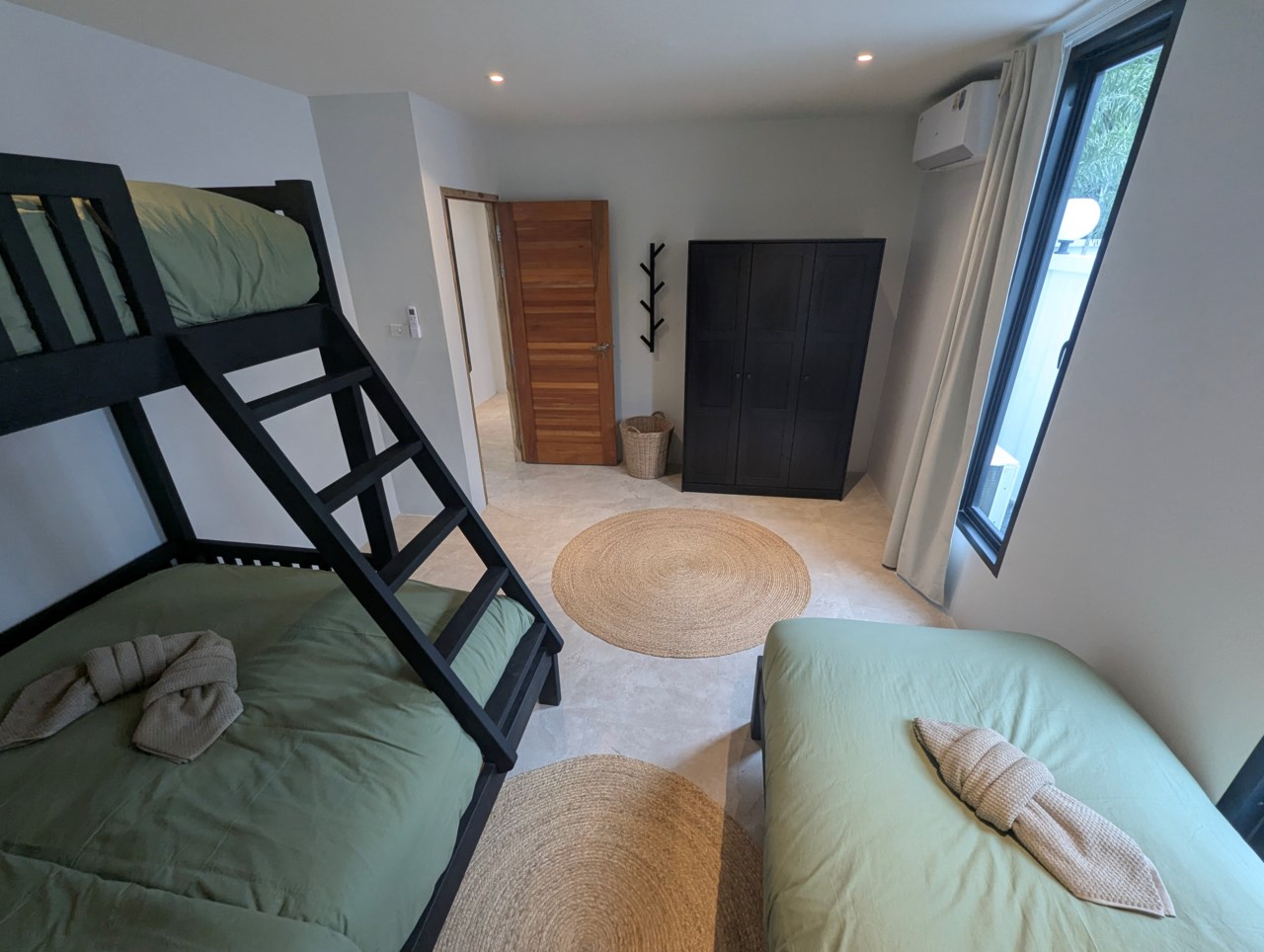 Backyard Villa 908