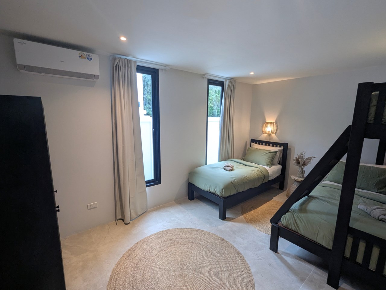 Backyard Villa 908