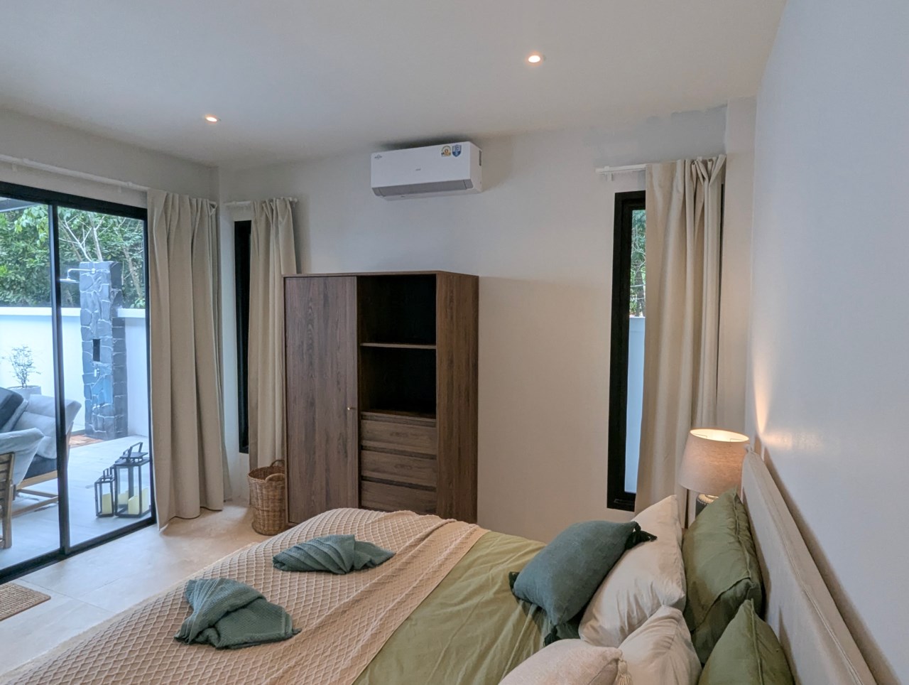Backyard Villa 908