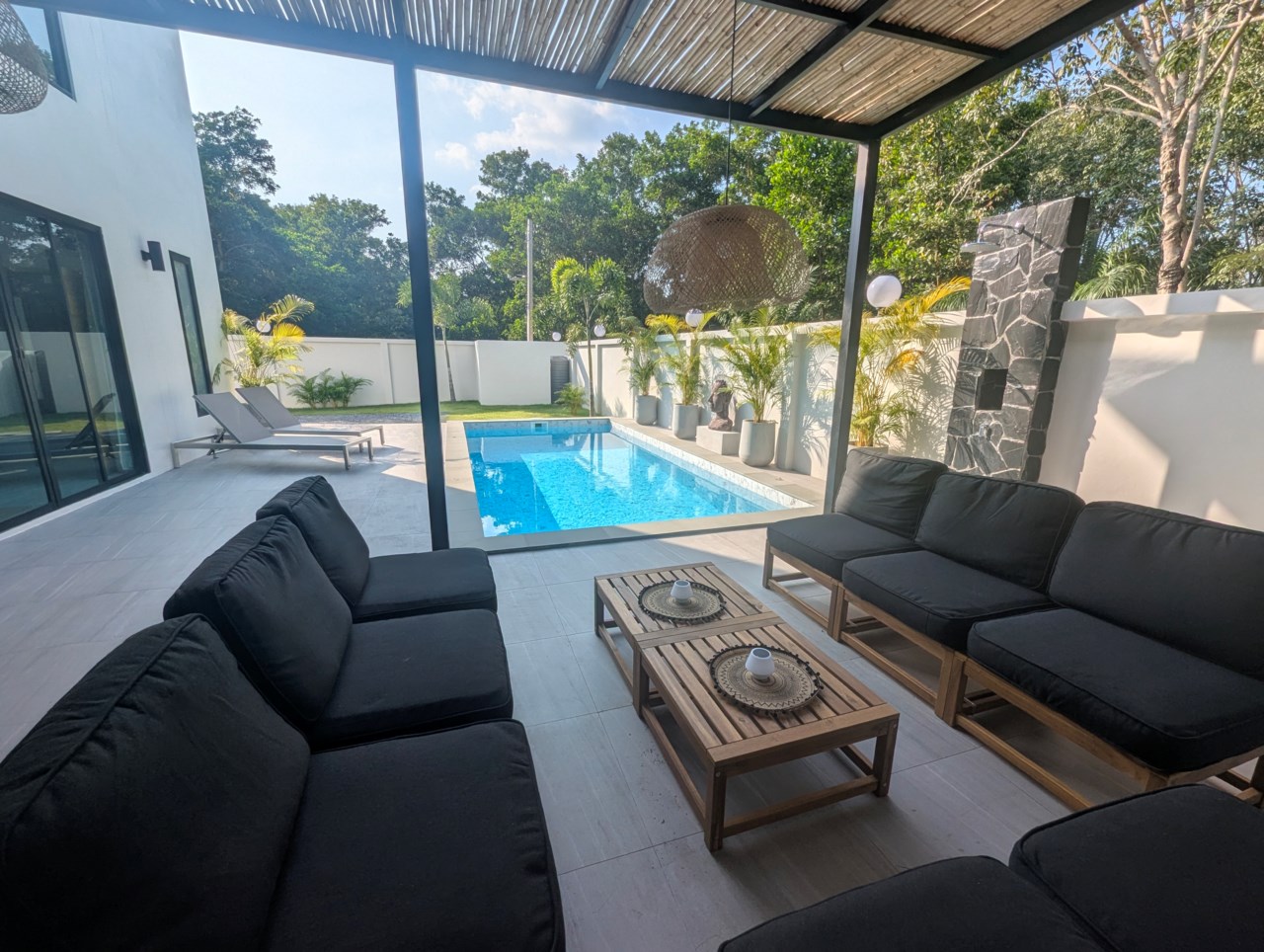 Backyard Villa 908