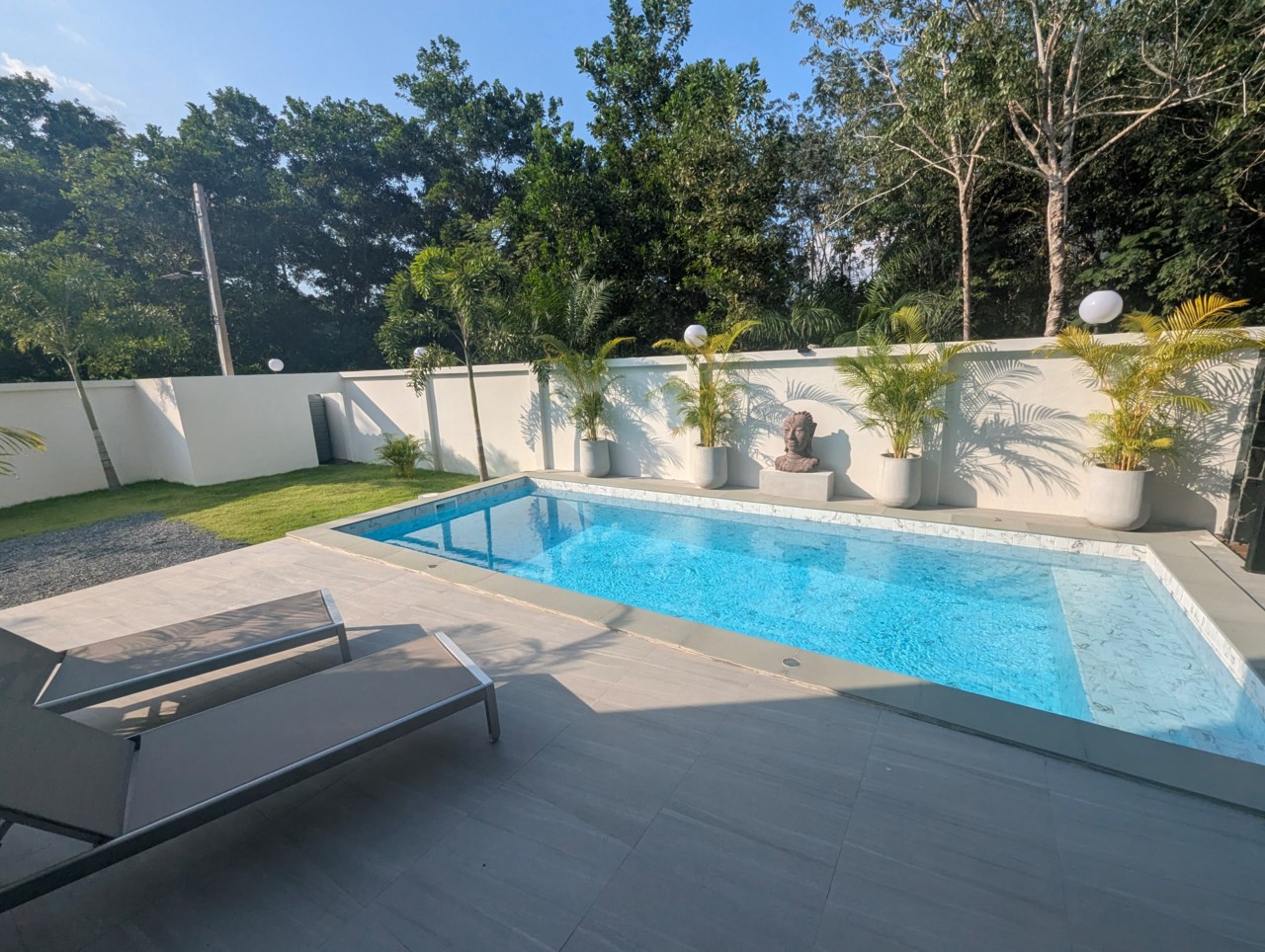 Backyard Villa 908