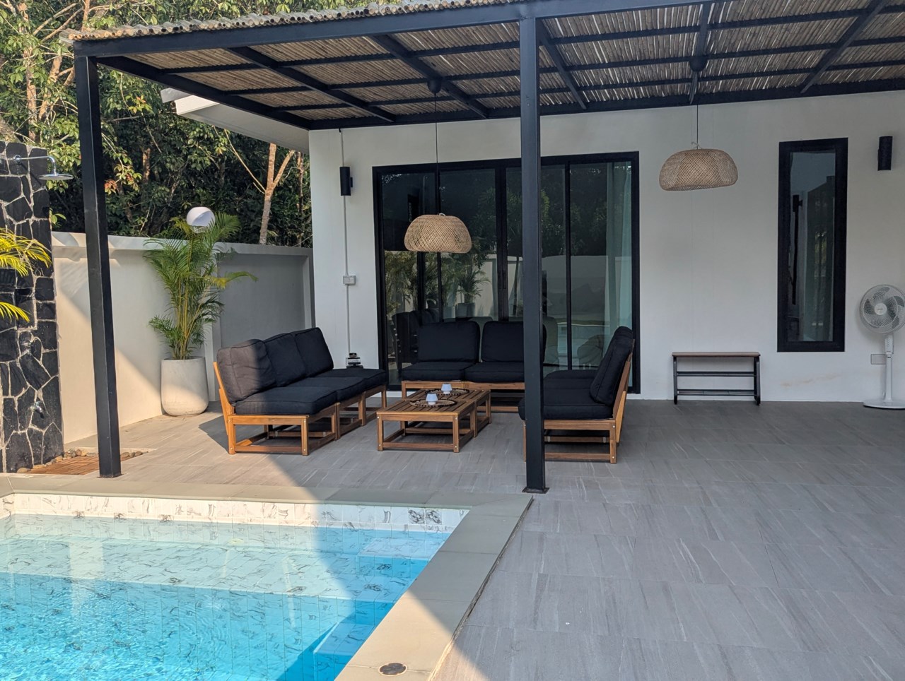 Backyard Villa 908