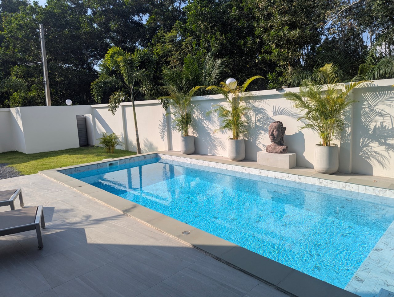 Backyard Villa 908