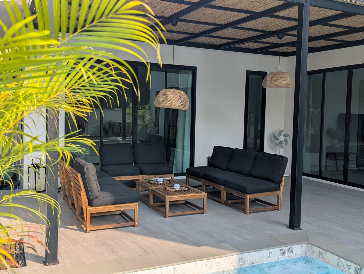 Backyard Villa 908