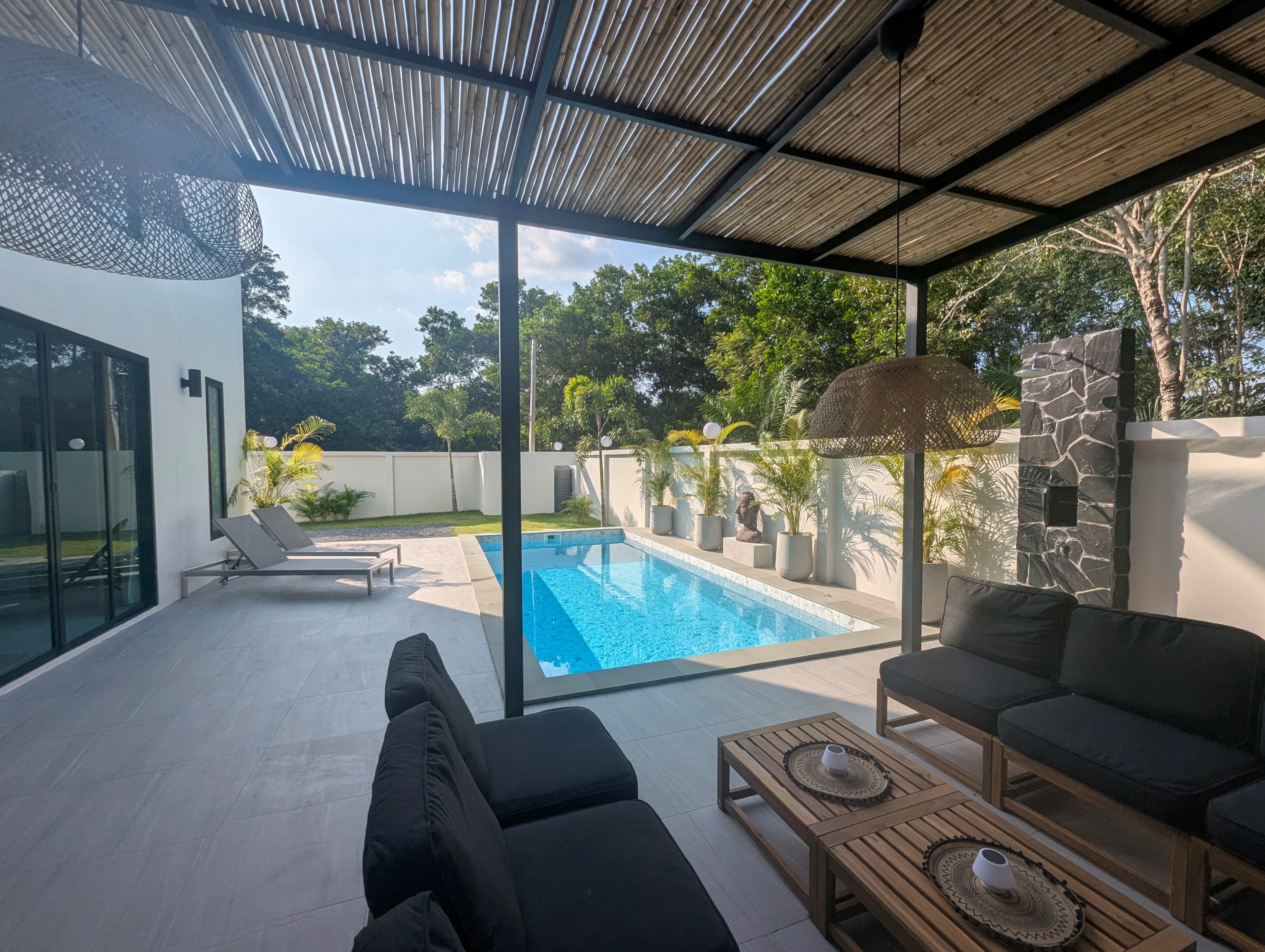 Backyard Villa 908
