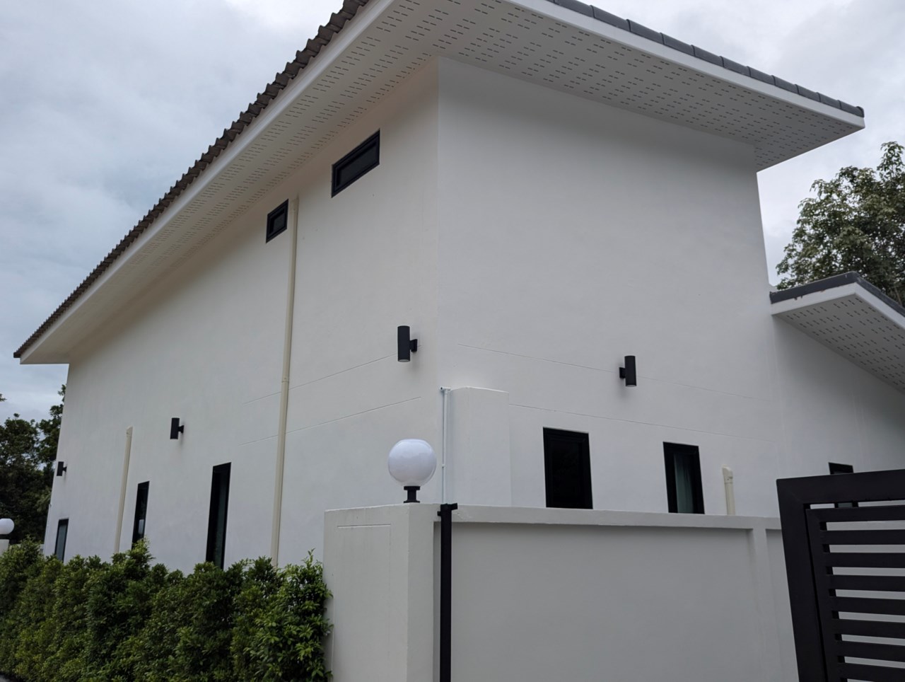 Backyard Villa 908