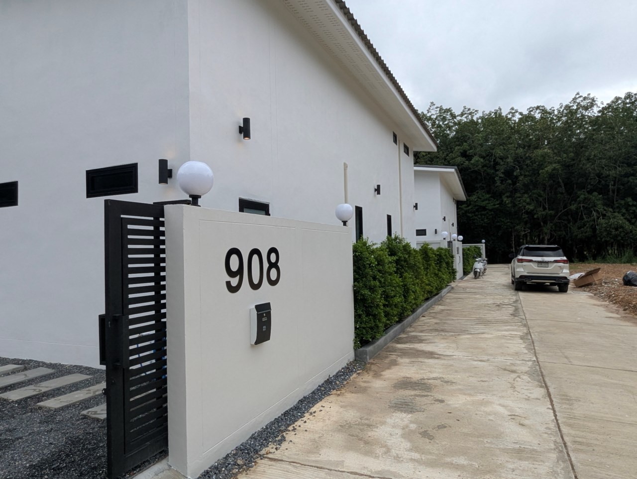 Backyard Villa 908
