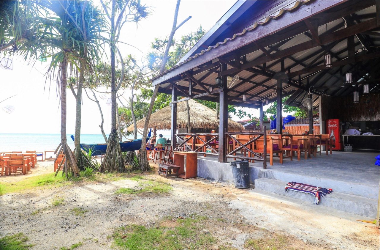 New Harry’s Sunset Beach Bungalows