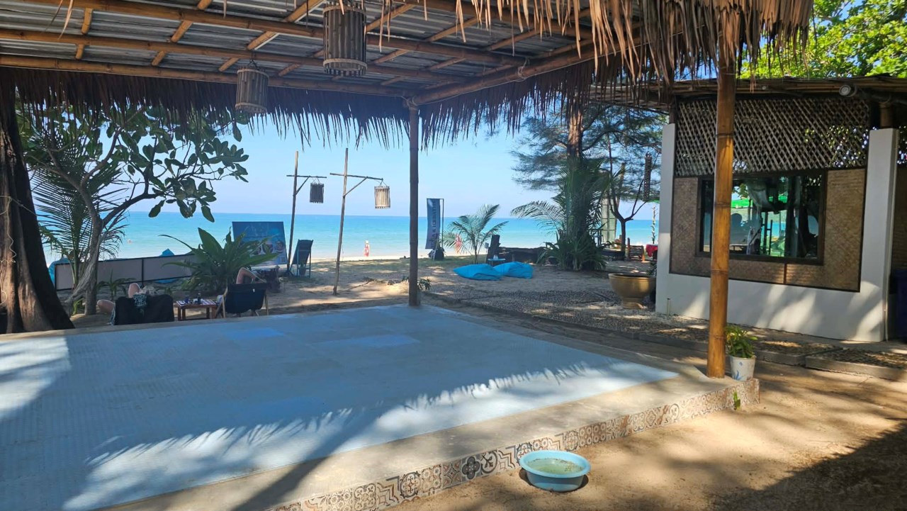 Hälsocenter med fantastiskt strandläge på Koh Lanta