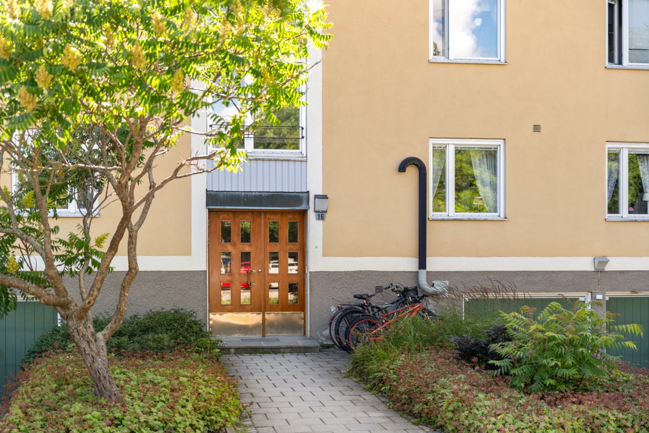 Kumla allé 16