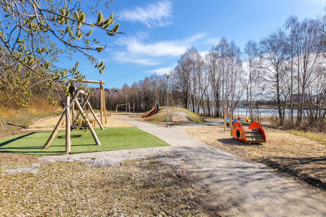 Lekpark vid vattnet