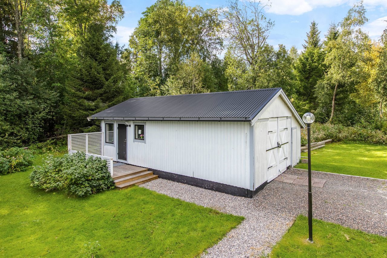 Gäststuga och garage