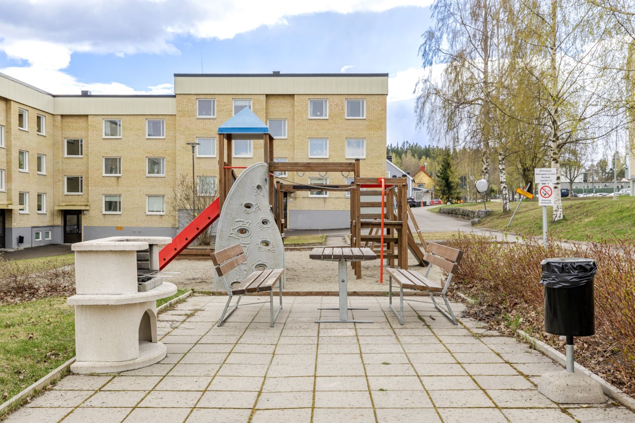 Mellangatan 30