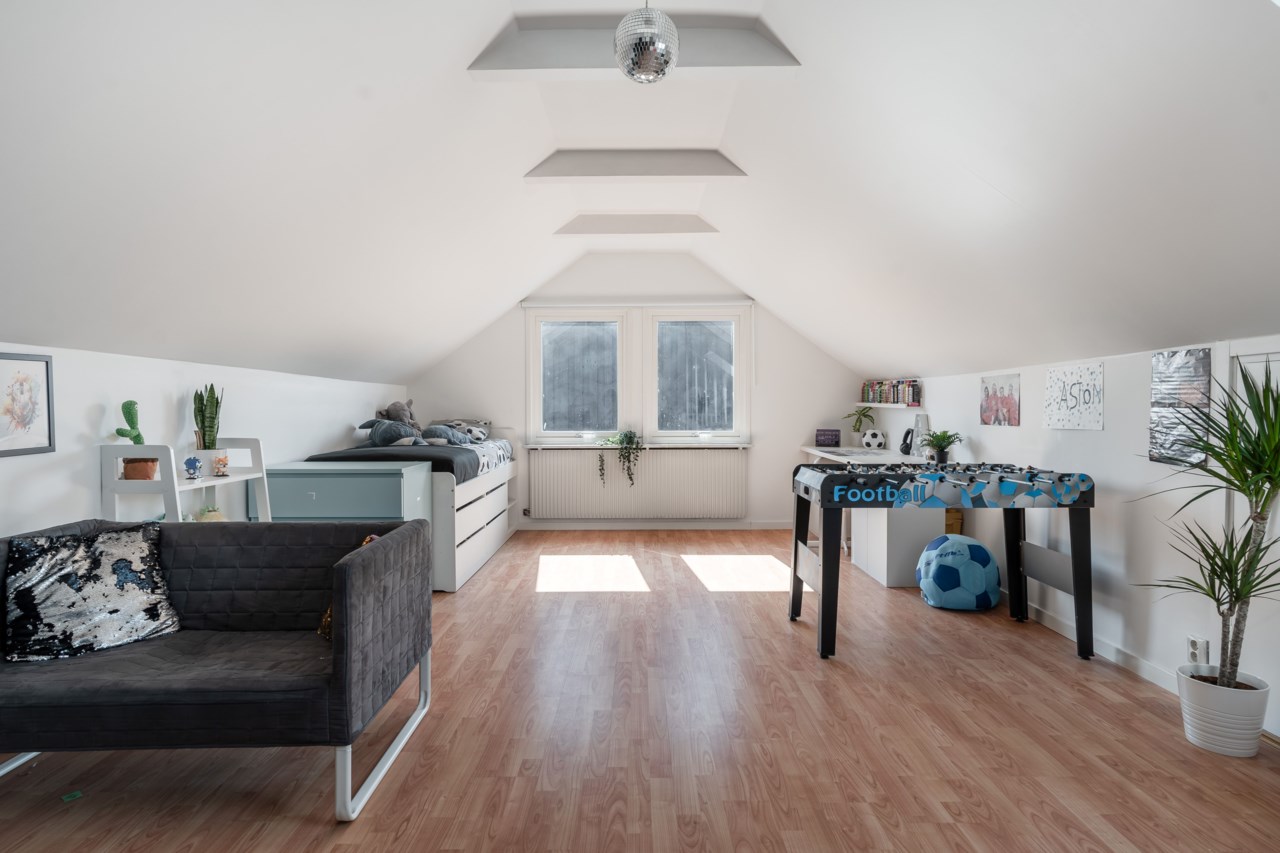 Gnejsvägen 8