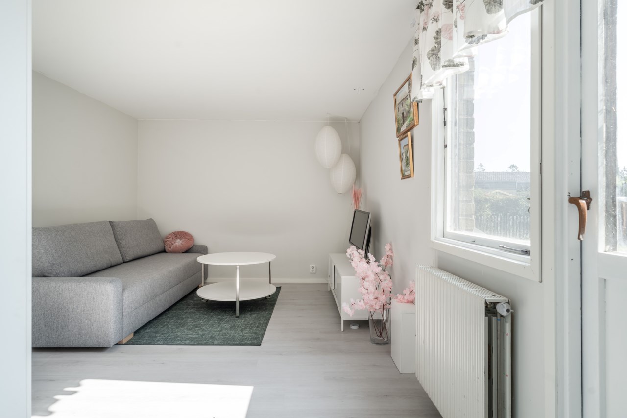 Gnejsvägen 8