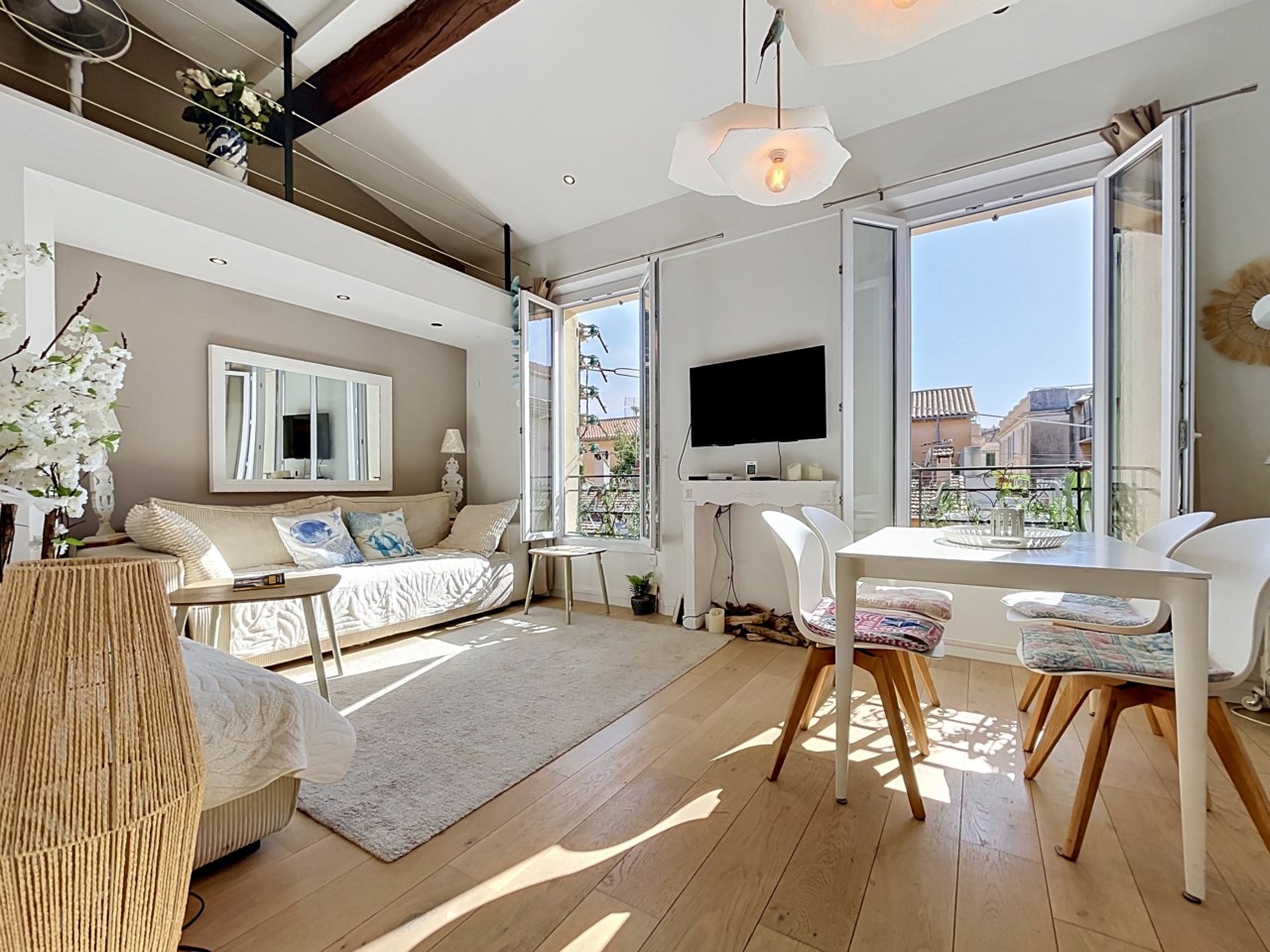 Ljus och charmig duplex Gamla stan Antibes
