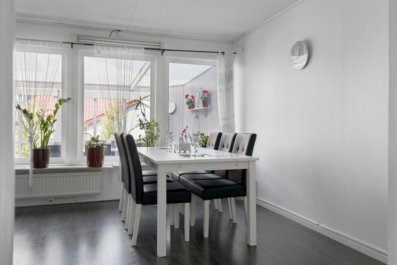 Ängsgårdsvägen 77