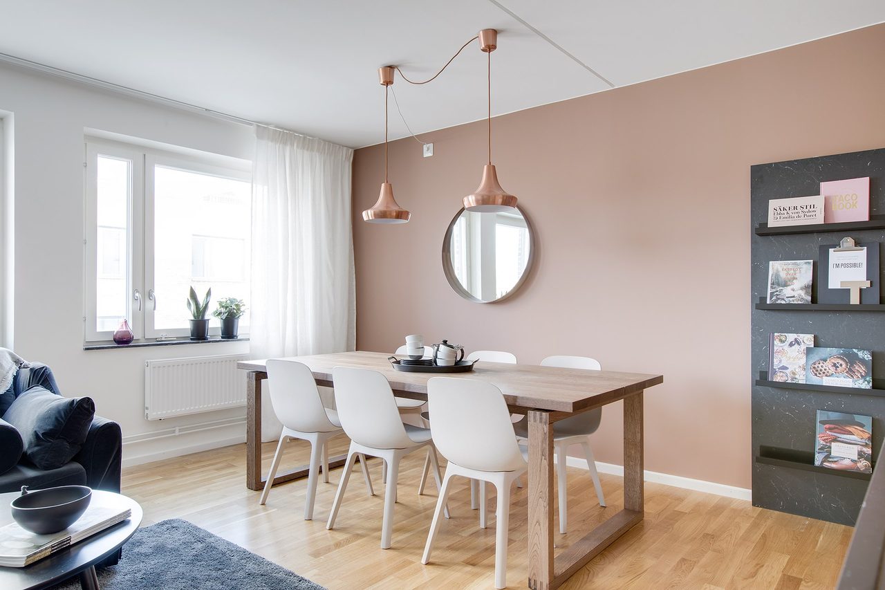 Bild från visningslägenhet med samma planlösning (spegelvänd)