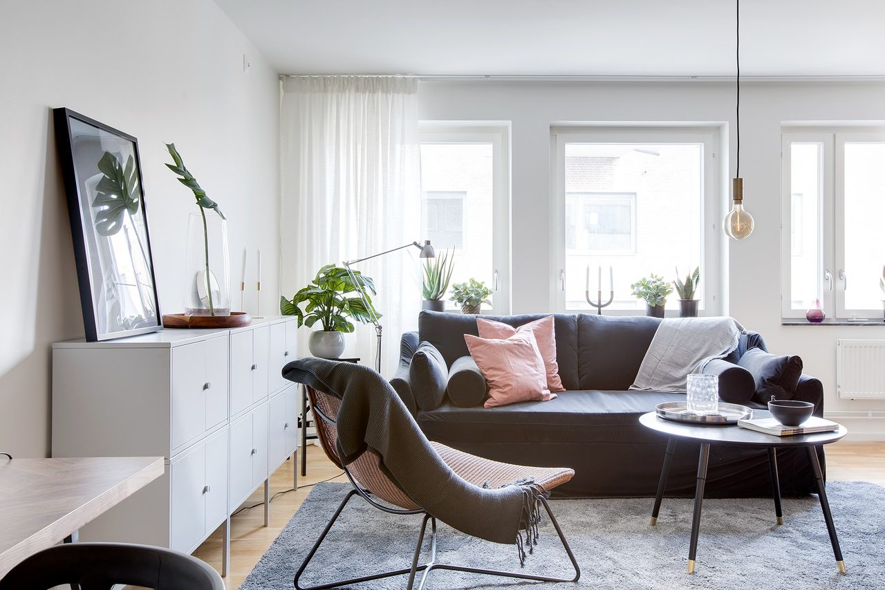 Bild från visningslägenhet med samma planlösning (spegelvänd)