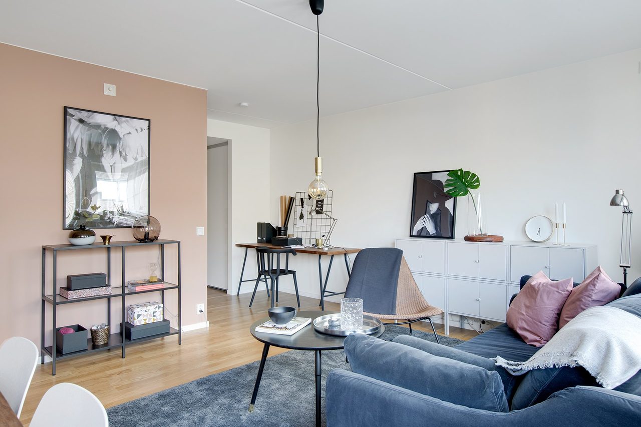 Bild från visningslägenhet med samma planlösning (spegelvänd)