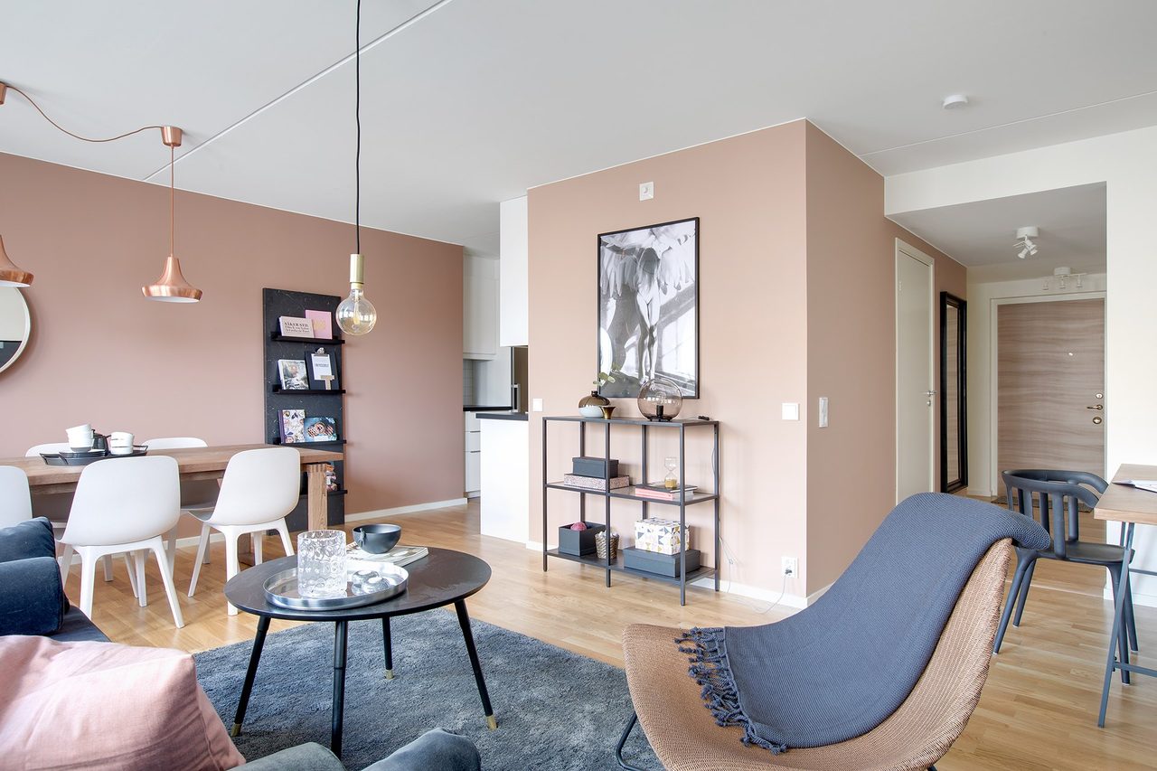 Bild från visningslägenhet med samma planlösning (spegelvänd)