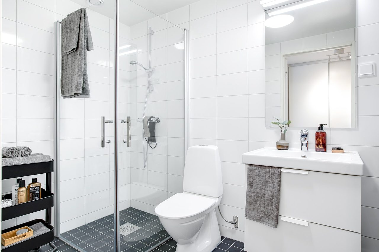 Bild från visningslägenhet med samma planlösning (spegelvänd)