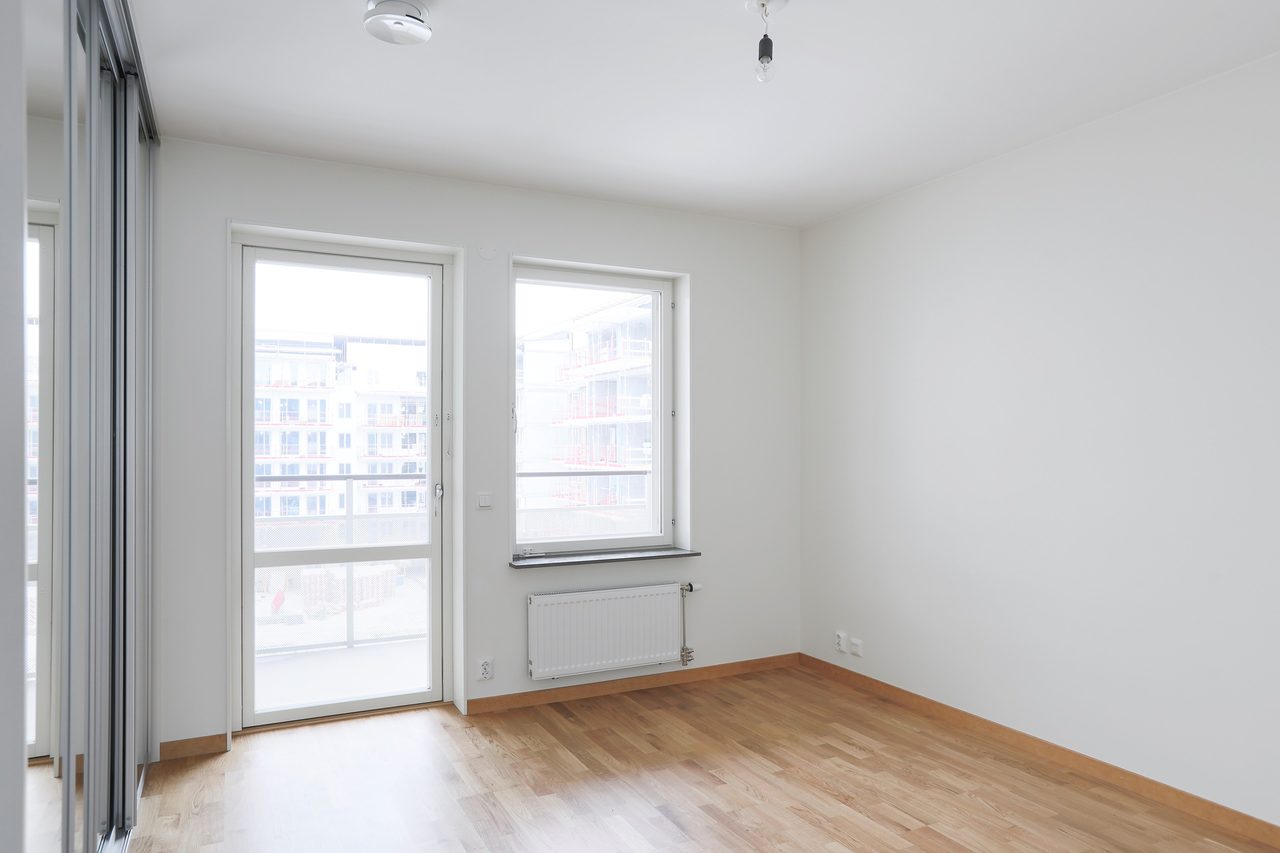 Sovrum med balkong mot innergården