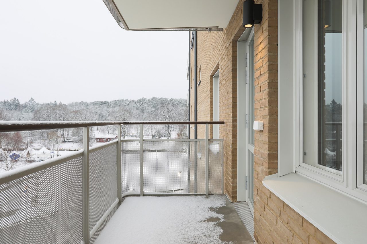 Balkong med härlig utsikt mot ån