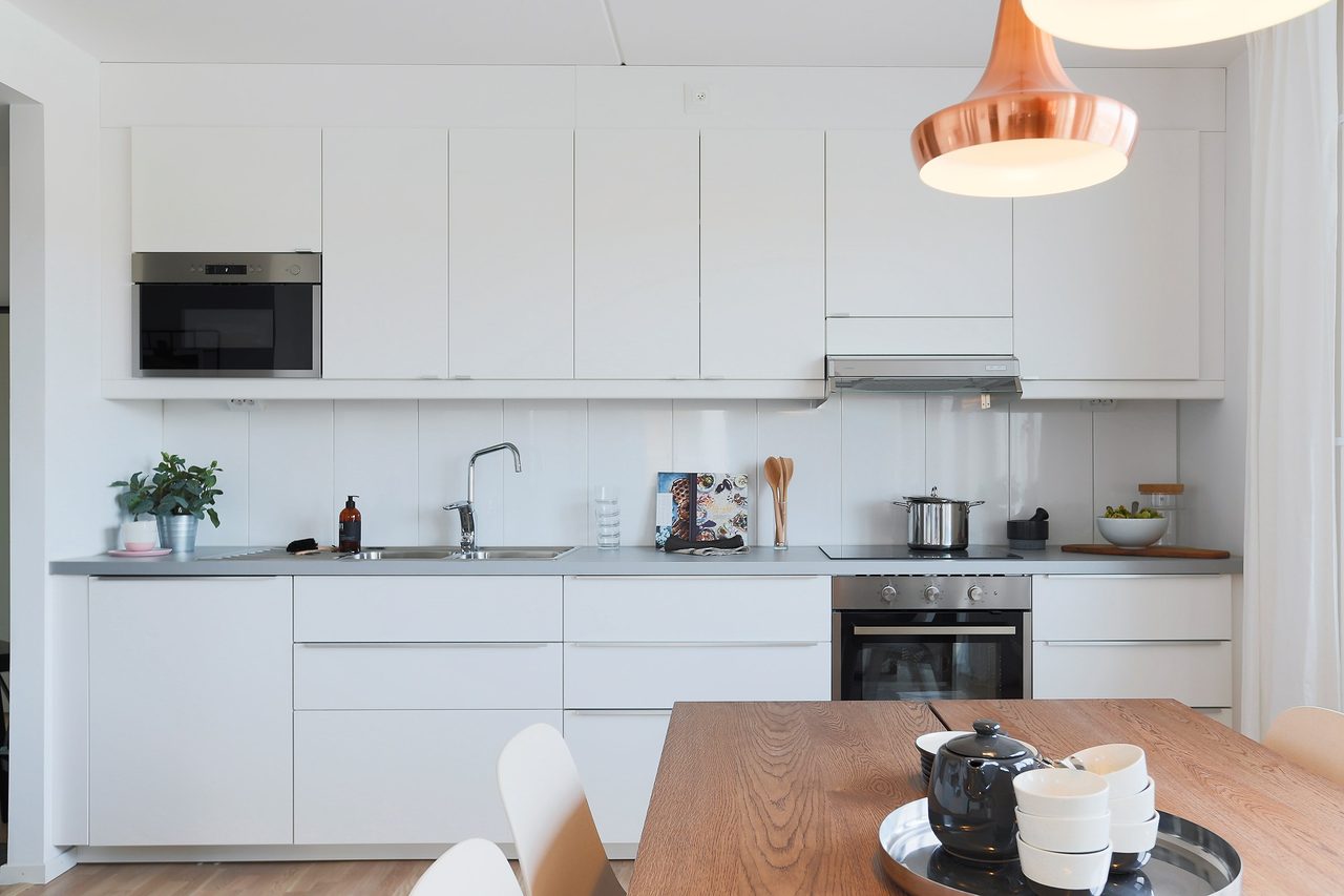 Bild från visningslägenhet med spegelvänd planlösning