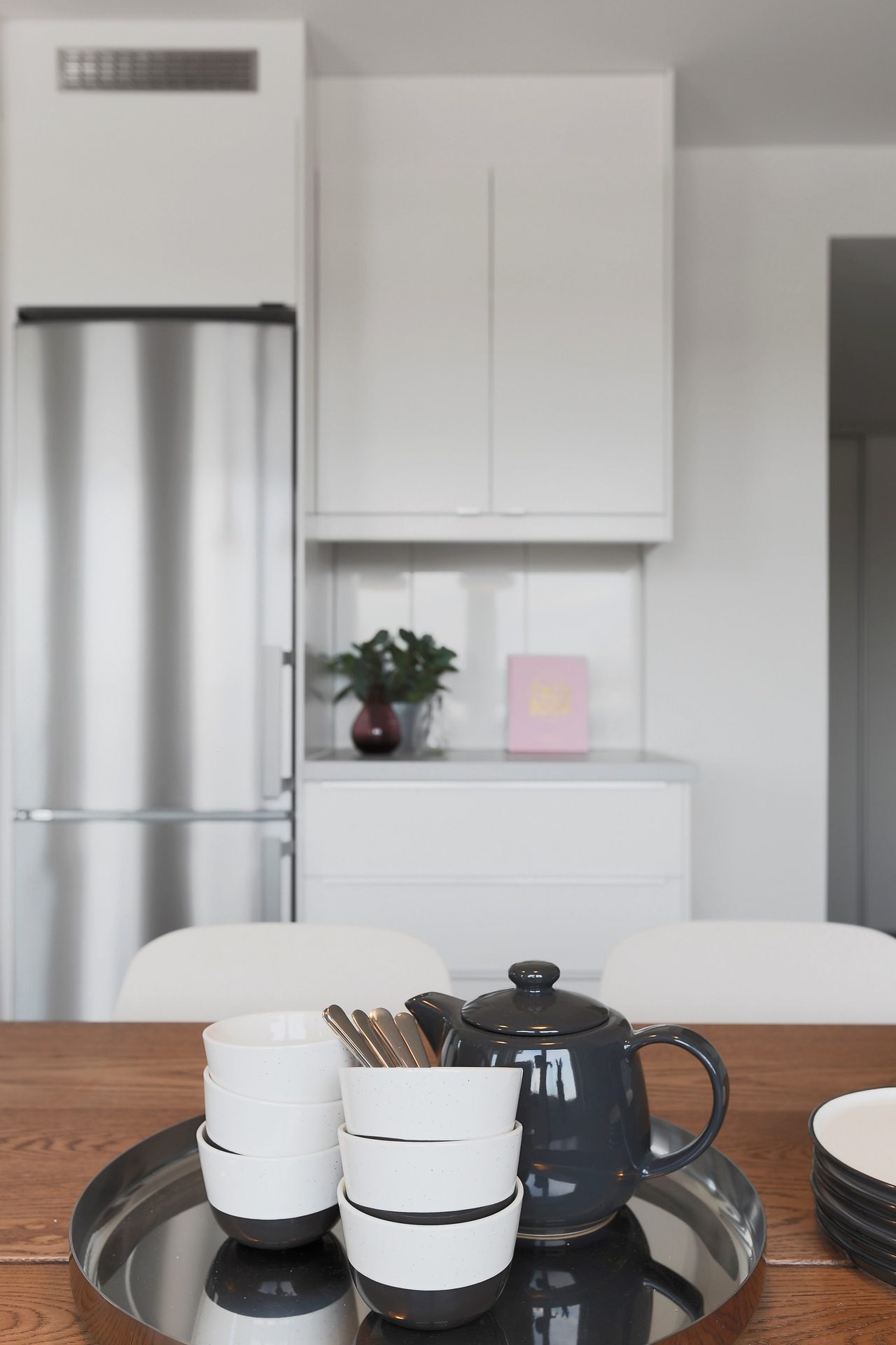 Bild från visningslägenhet med spegelvänd planlösning