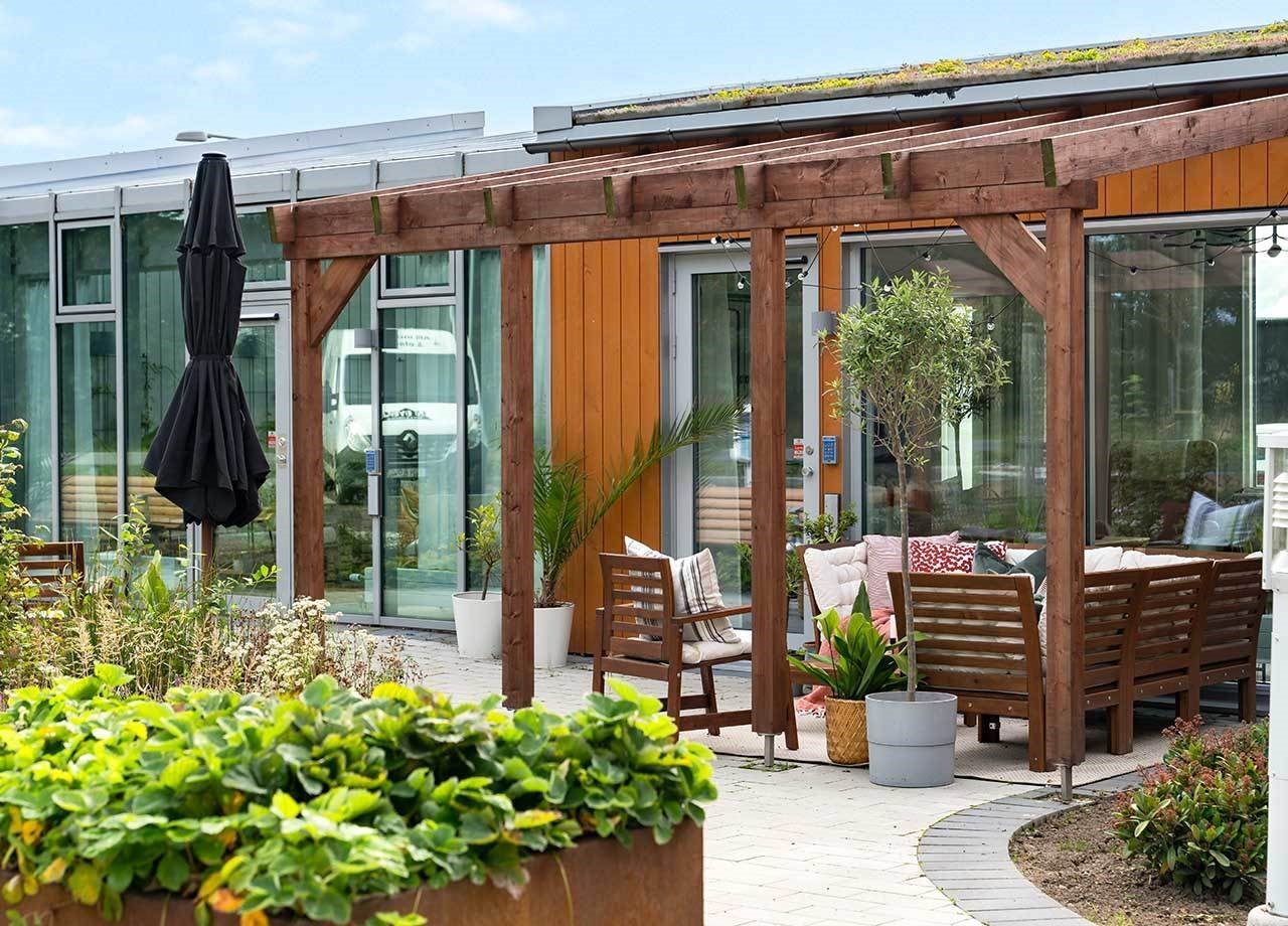 klubbhus-och-vaxthus-pa-innergarden-i-boklok-vaxthuset