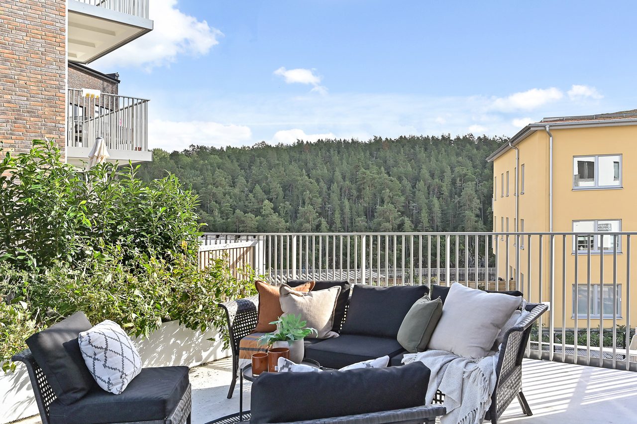 Uteplats med vy mot Svindersviken