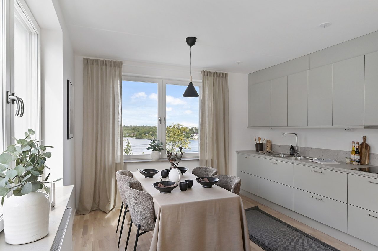 Kök med utsikt över Stockholms inlopp och Djurgården